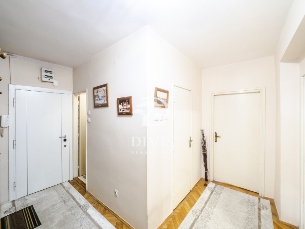 Slika 4 - Ugrinovačka, Troiposoban stan na prodaju, 82m2, 229.900€